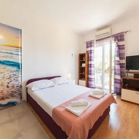 Apartamento Tranquil And Stylish Kastel Novi - With Garden *
