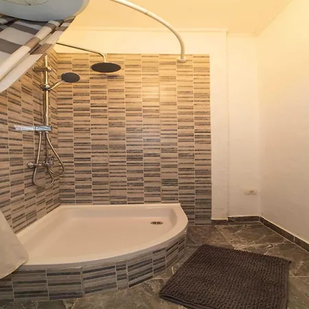 Appartamento Tranquil And Stylish Kastel Novi - With Garden Kaštela