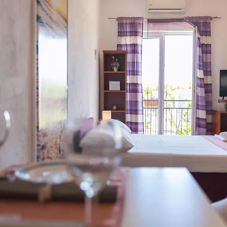 Tranquil And Stylish Kastel Novi - With Garden *